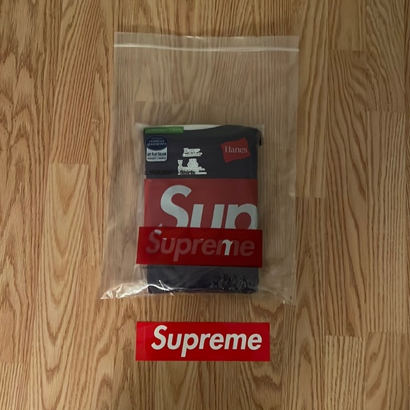Supreme T-shirts - Picture 4 of 4